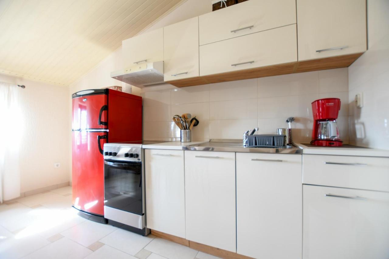 Apartment Deak